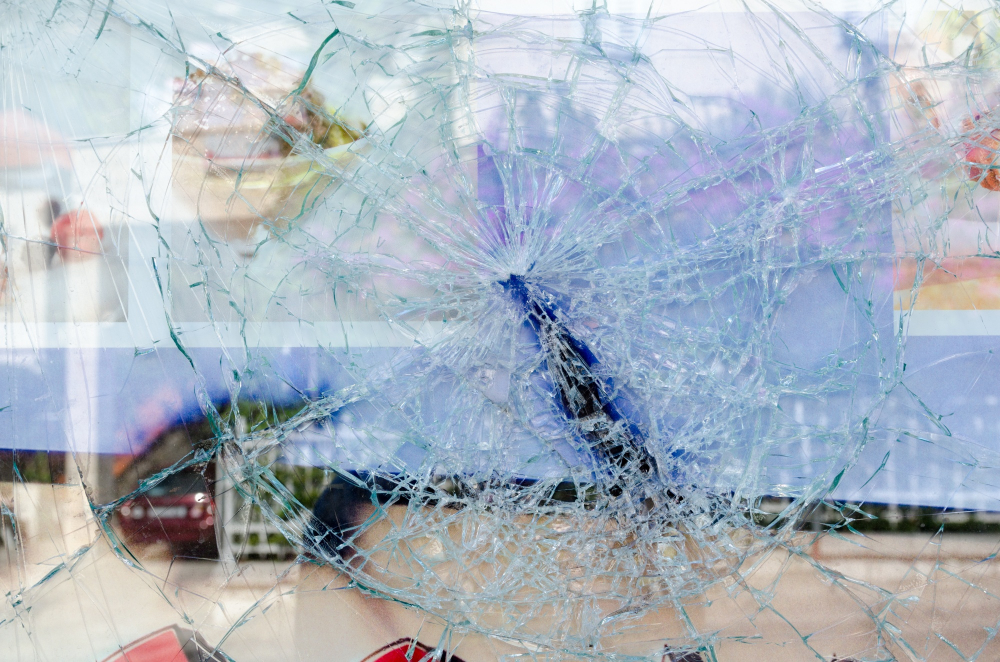 Armass Glass Savunma Sanayi İçin Sertifikalı Camlar: STANAG ve EN 1063 ile Armass Glass Farkı